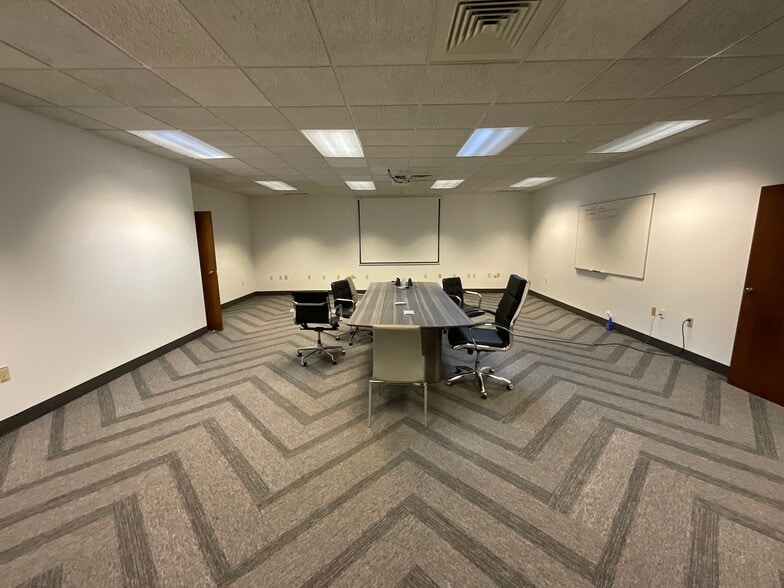 More Photos Of 38227 Western Pky, Willoughby Flex For Sale