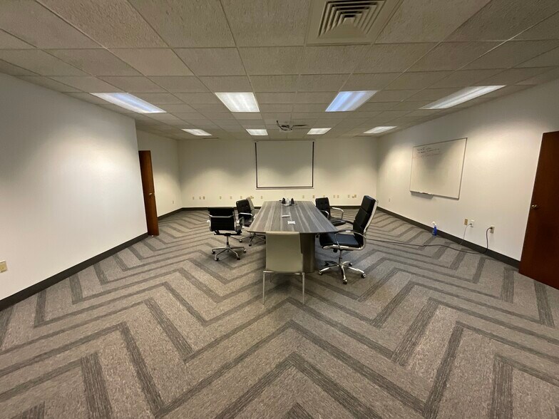 More Photos Of 38227 Western Pky, Willoughby Flex For Lease