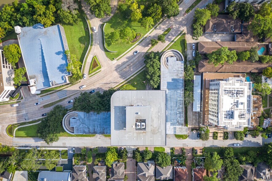 More Photos Of 4900 Woodway Dr, Houston Office For Lease