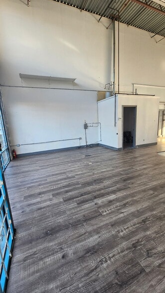 More Photos Of 1833 Coast Meridian Rd, Port Coquitlam Warehouse For Sale
