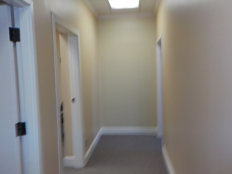 More Photos Of 3700 N 10th St, McAllen Office For Lease
