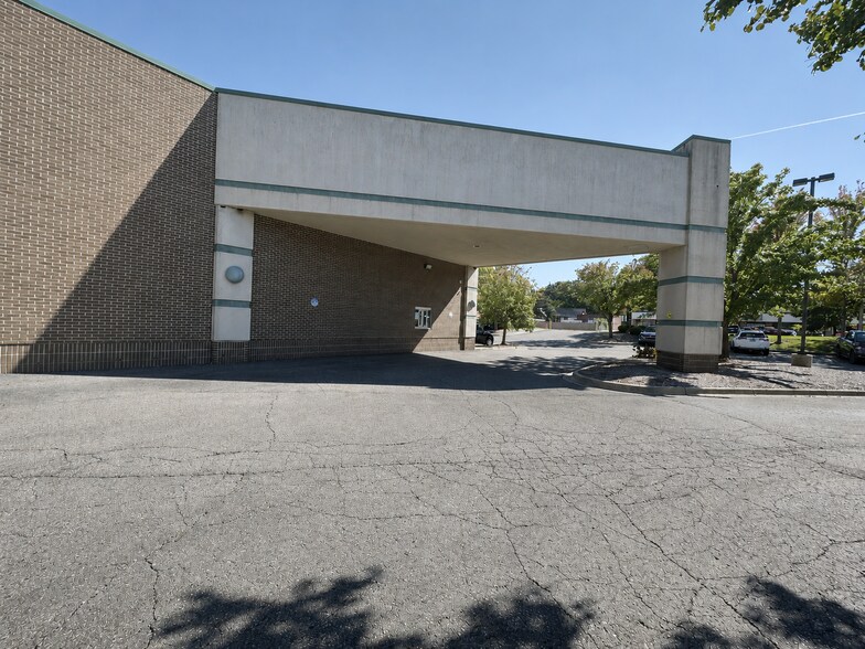 More Photos Of 34414-34790 Ford Rd, Westland Unknown For Lease
