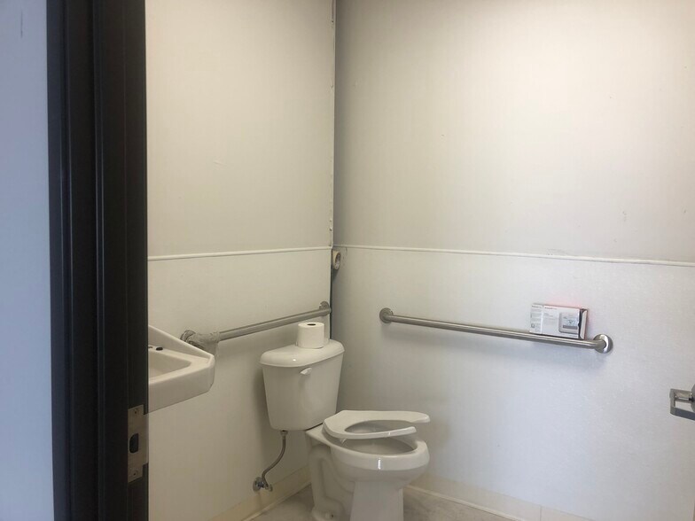 More Photos Of 4440 Tradition Trl, Plano Light Distribution For Lease