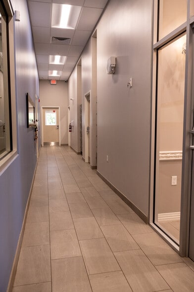 More Photos Of 2386 Florida Highway 426 Hwy, Oviedo Veterinarian Kennel For Sale