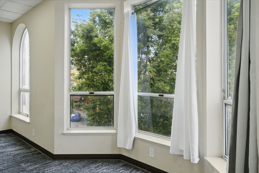 More Photos Of 301 Grand Ave, South San Francisco Office For Lease