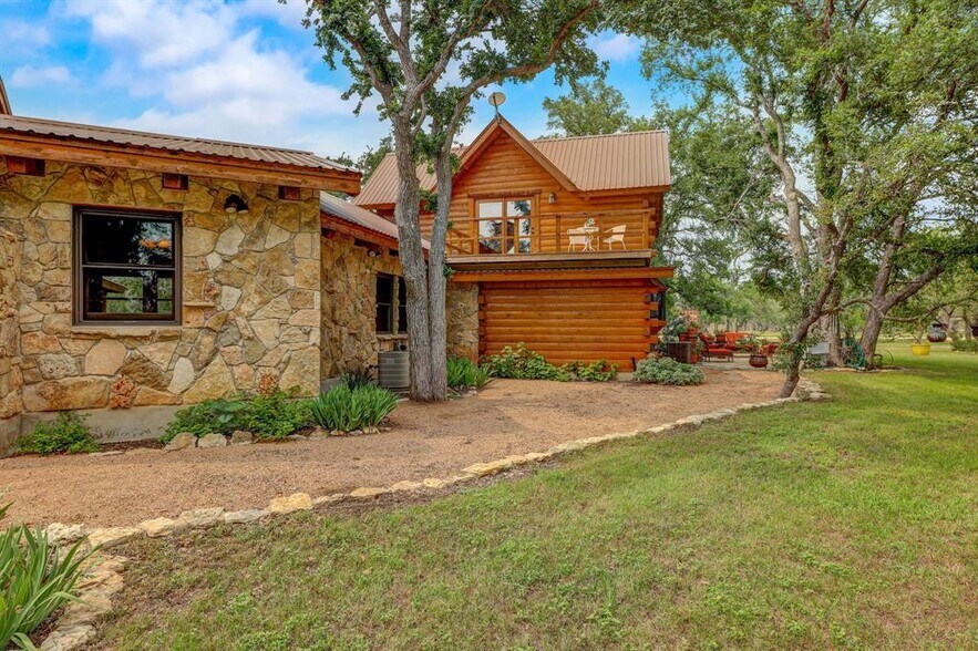More Photos Of 700 Ledgerock Rd, Wimberley Specialty For Sale