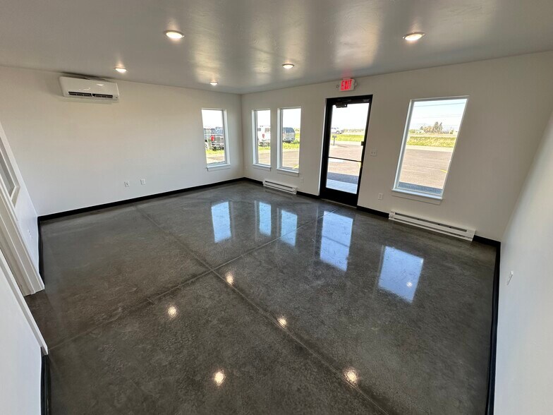 More Photos Of 1580 Bobcat dr, Bozeman Flex For Lease