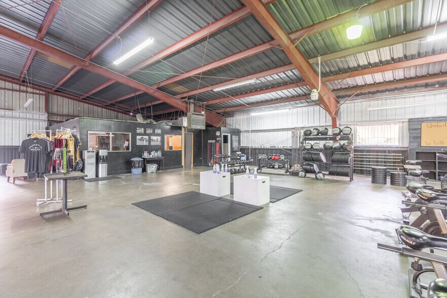 More Photos Of 1624 Airline Dr, Houston Warehouse For Sale