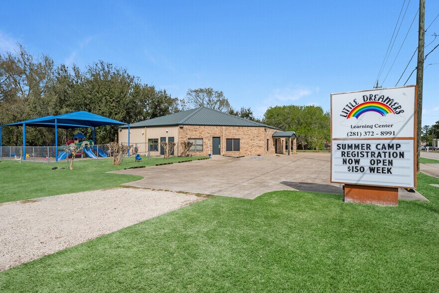 More Photos Of 3421 E Walnut St, Pearland Daycare Center For Sale
