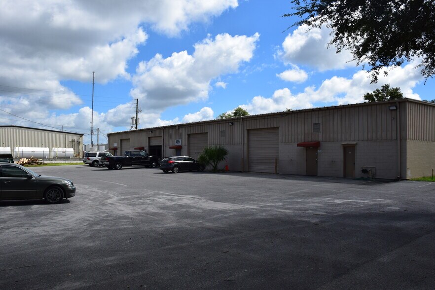 More Photos Of 600-650 Poyner Dr, Longwood Warehouse For Lease