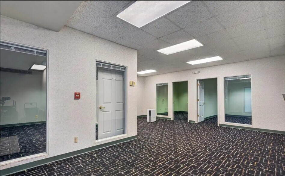 More Photos Of 3111 Normandy Dr, Springfield Office For Sale