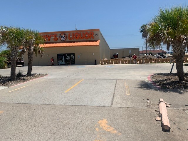 More Photos Of 219 E Goodnight Ave, Aransas Pass General Retail For Lease