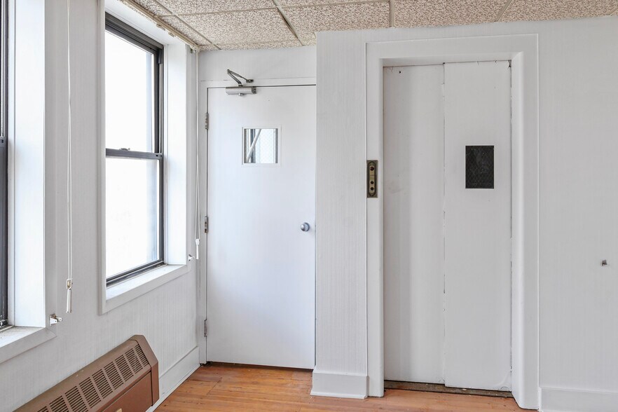 More Photos Of 17 Market St, Poughkeepsie Office For Sale