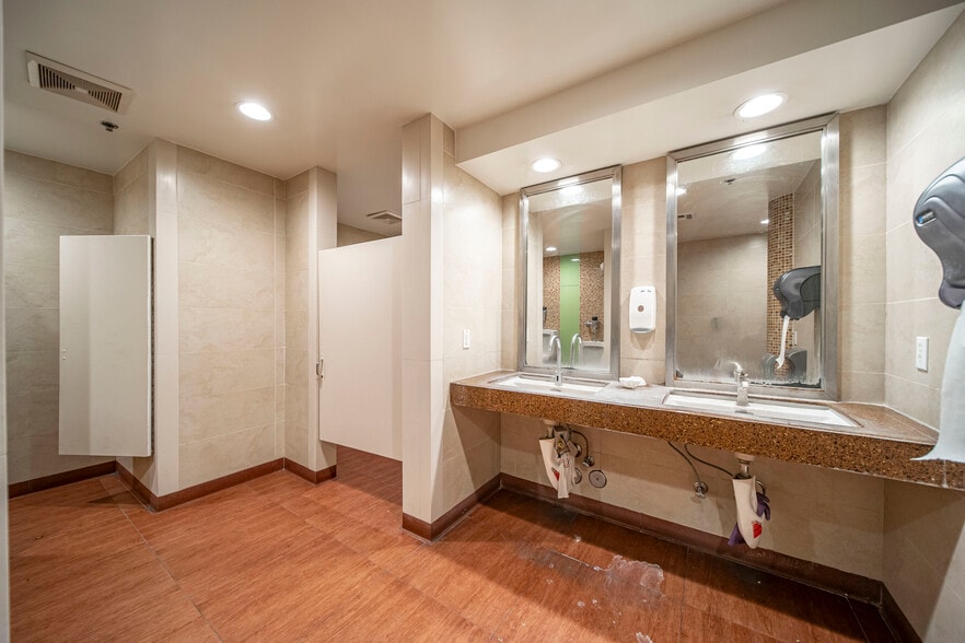 More Photos Of 580 N Atlantic Blvd, Monterey Park Apartments For Lease