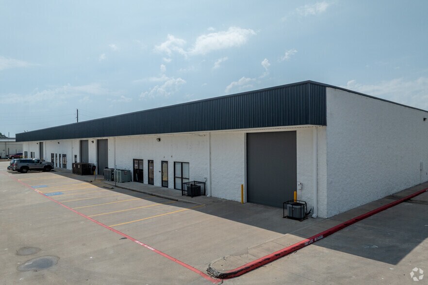 More Photos Of 3115 Fry Rd, Katy Warehouse For Lease