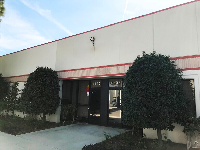 More Photos Of 16540-16542 Arminta St, Van Nuys Manufacturing For Lease