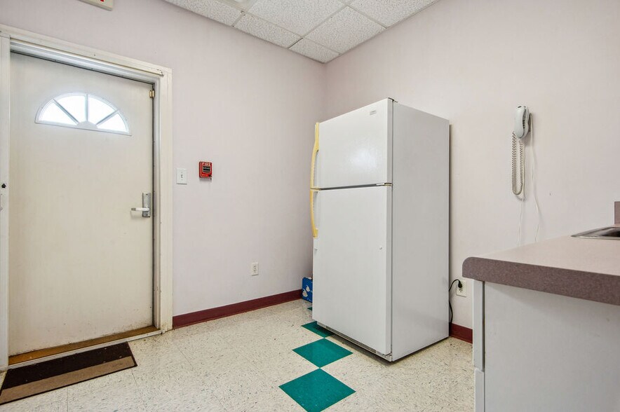 More Photos Of 43 Office Park Dr, Jacksonville Medical For Lease