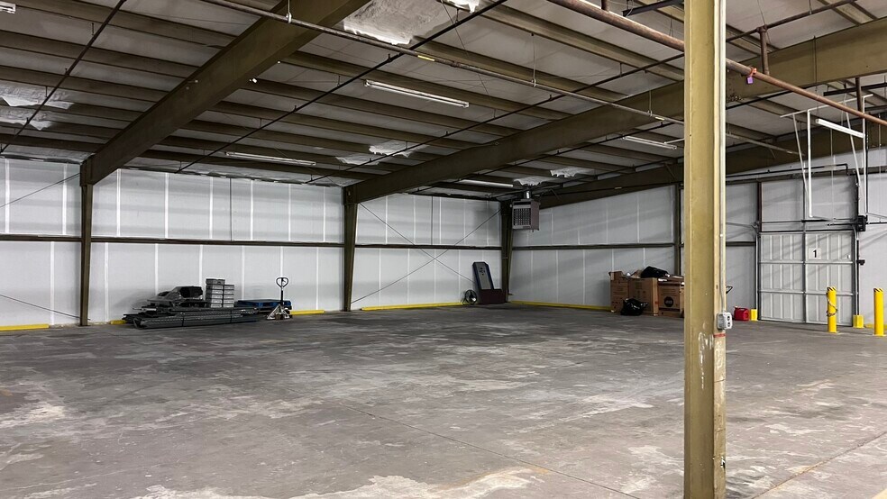More Photos Of 6 NW Salevan Pl, Milford Warehouse For Lease