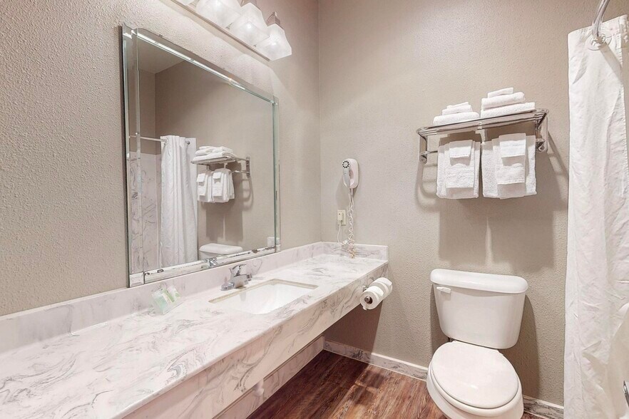 More Photos Of 5640 E Paisano Dr, El Paso Hotel For Sale