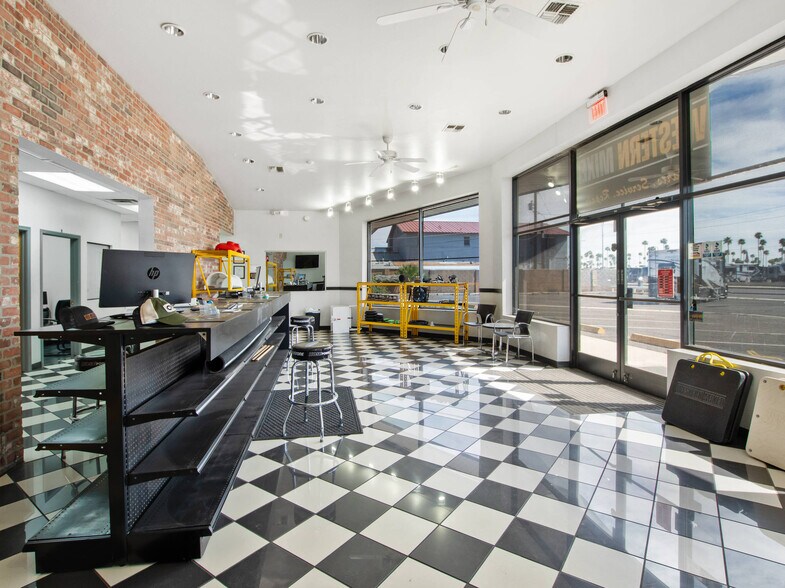 More Photos Of 2560 E Main St, Mesa Freestanding For Sale