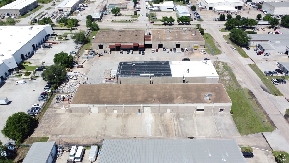 More Photos Of 5121 Steadmont Dr, Houston Manufacturing For Lease