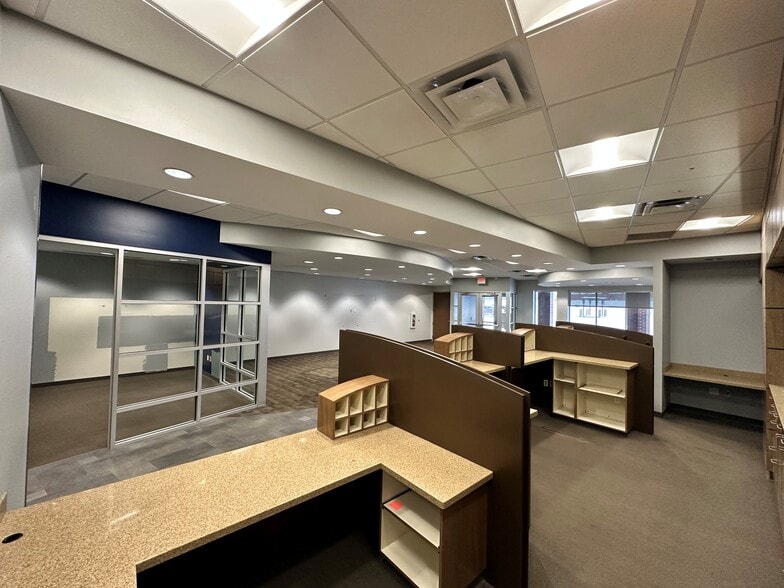 More Photos Of 5400-5536 NE Antioch Rd, Kansas City Unknown For Lease