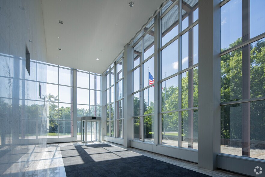 More Photos Of 540 W Northwest Hwy, Barrington Unknown For Lease