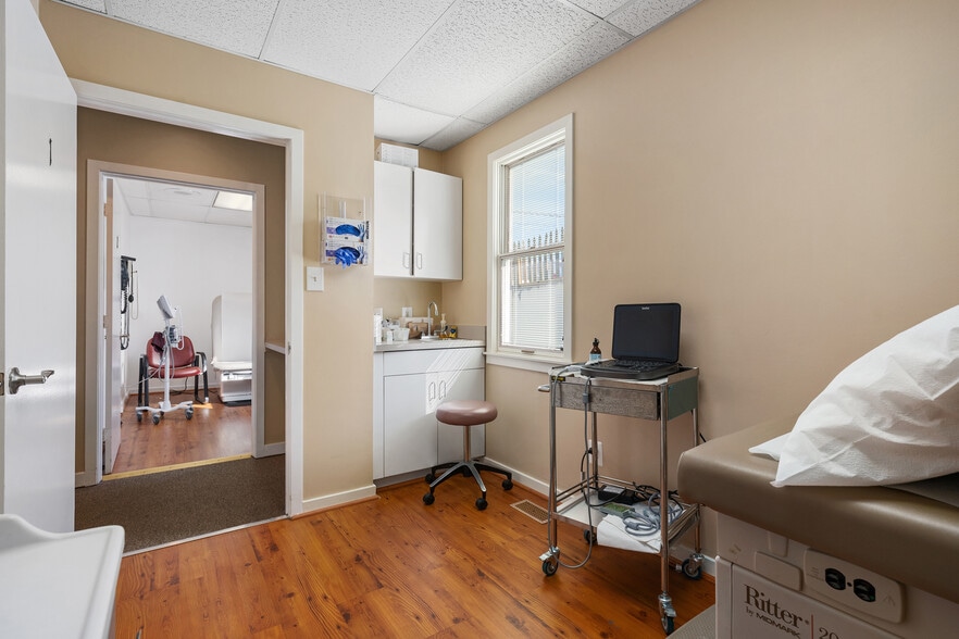 More Photos Of 207 Ridgely Ave, Annapolis Medical For Lease