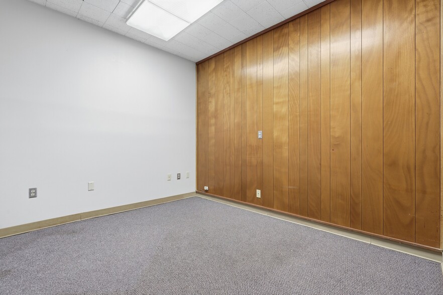 More Photos Of 106 S Texas Ave, Greenville Office For Sale