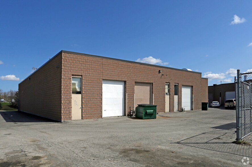 More Photos Of 27 Casebridge Ct, Toronto Flex For Lease