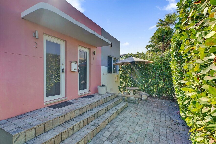 More Photos Of 322 Oklahoma St, Hollywood Multifamily For Sale