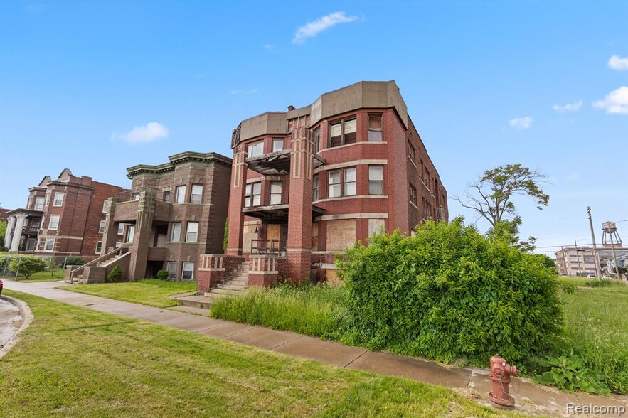 Primary Photo Of 319 E Edsel Ford Fwy, Detroit Apartments For Sale