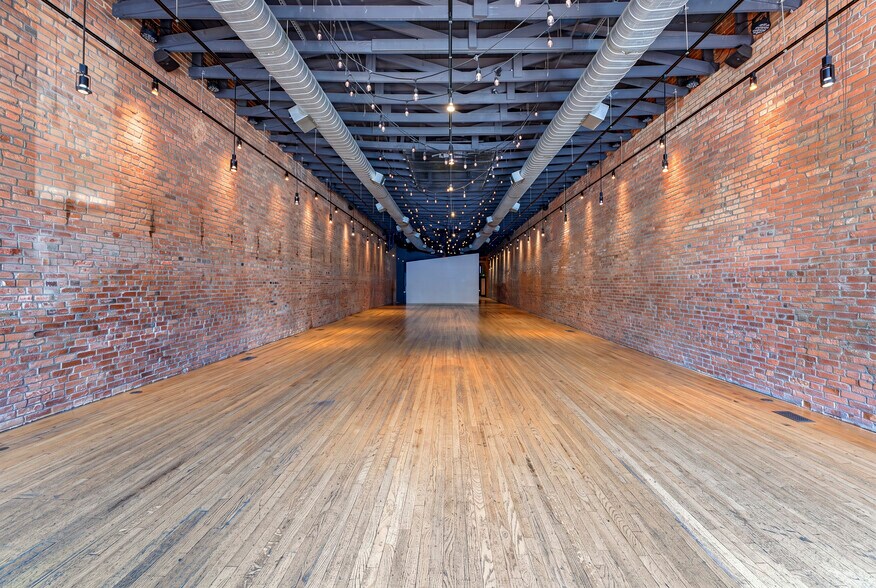 More Photos Of 1013 E 15th St, Plano Storefront For Sale