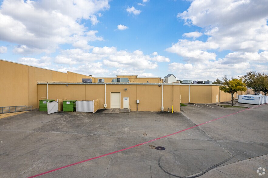 More Photos Of 16623-16641 N Coit Rd, Dallas General Retail For Lease
