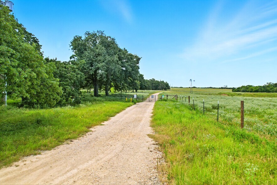 More Photos Of 270 US-290, Elgin Land For Sale