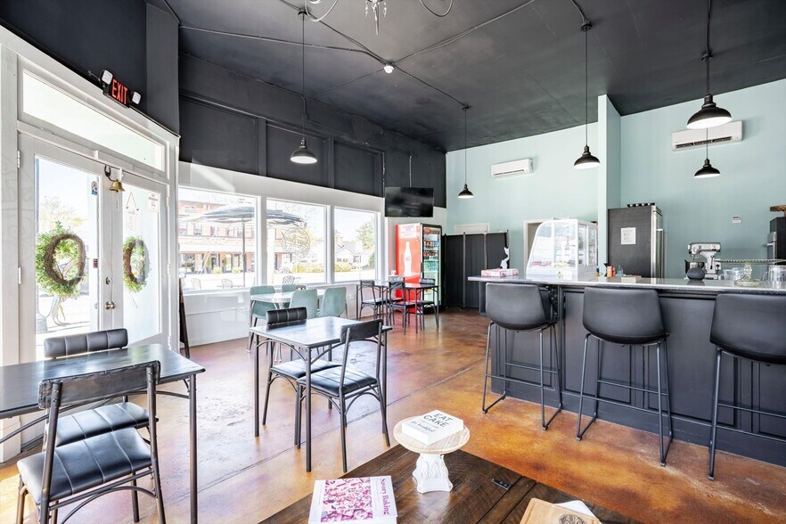 More Photos Of 111 Main Street, Lincolnton Flex For Sale