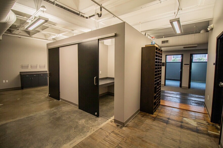 More Photos Of 615 Ferry St, Lafayette Office For Lease