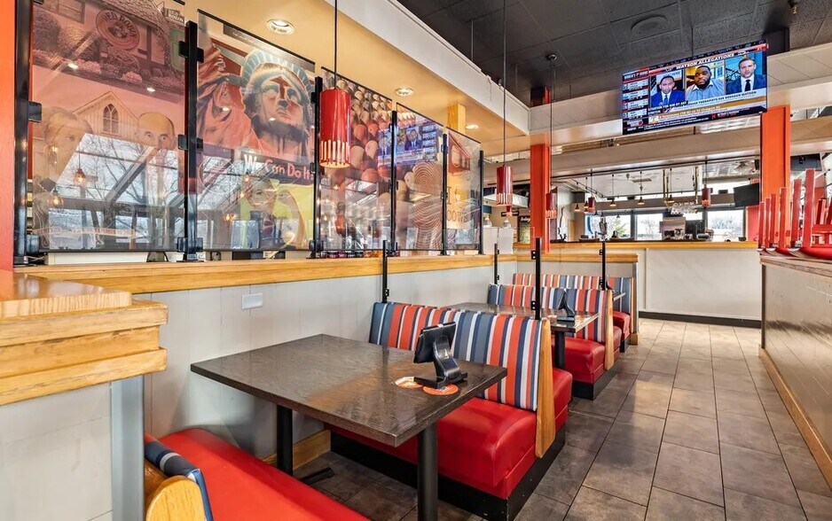 More Photos Of 211 W Parkcenter Blvd, Boise Restaurant For Sale