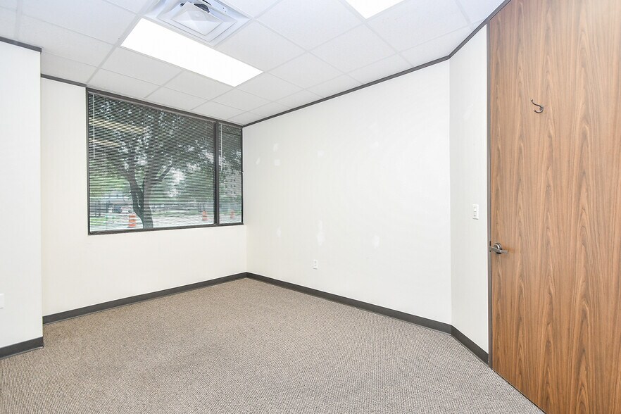 More Photos Of 15366 Park Row, Houston Office For Lease