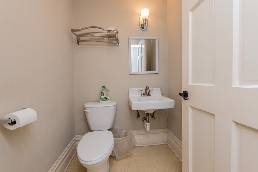 More Photos Of 2607 Vineville Ave, Macon-Bibb Office For Lease