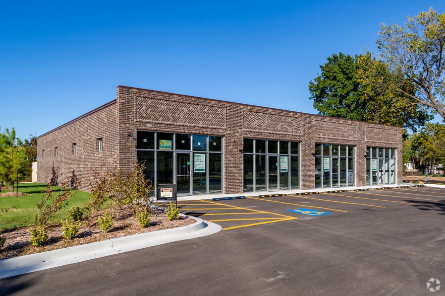 Primary Photo Of 524 W Iola St, Broken Arrow Medical For Sale