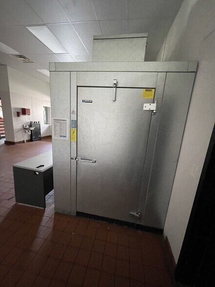 More Photos Of 418 S Tucker Blvd, Saint Louis Self Storage For Lease