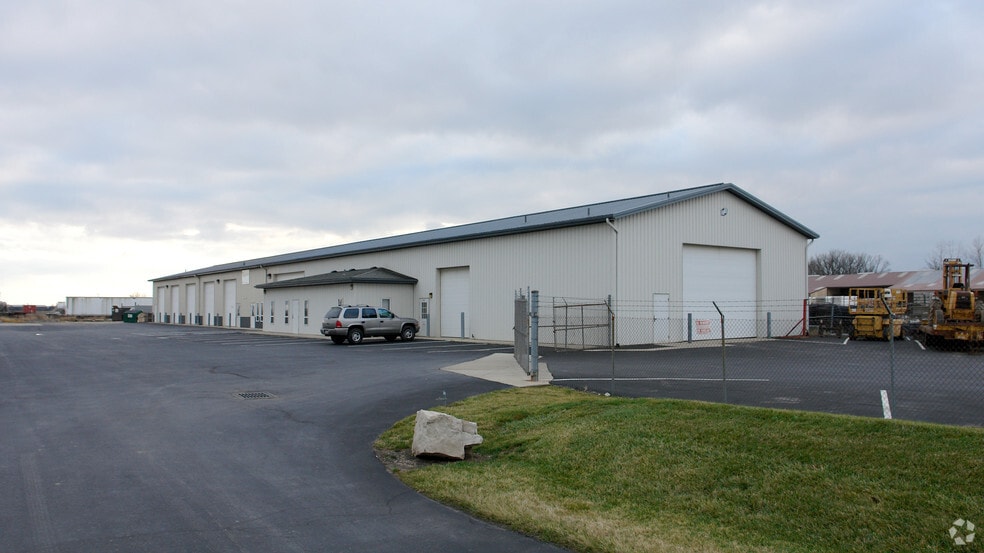 More Photos Of 7929-7933 Memorial Dr, Plain City Warehouse For Lease