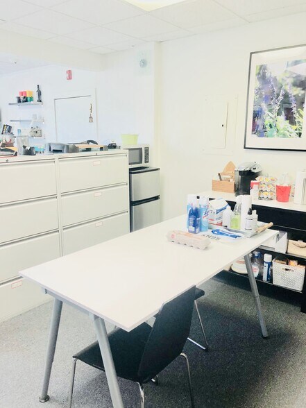 More Photos Of 19 W Putnam Ave, Greenwich Office For Lease