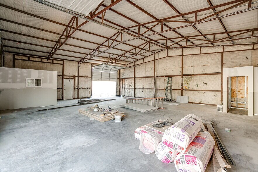 More Photos Of 3019 Keller Hicks Rd, Fort Worth Unknown For Lease