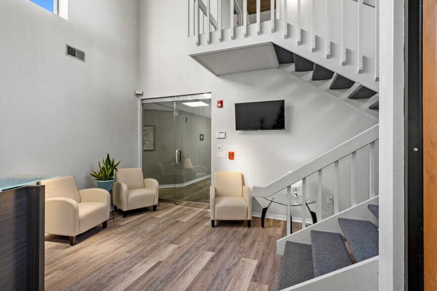More Photos Of 315 Howell Ave, Brooksville Loft Creative Space For Sale