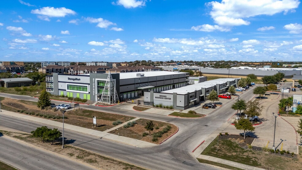 More Photos Of 8114 City Base Landing, San Antonio Unknown For Lease