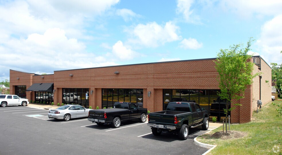 More Photos Of 14341-14349 Sommerville Ct, Midlothian Showroom For Lease