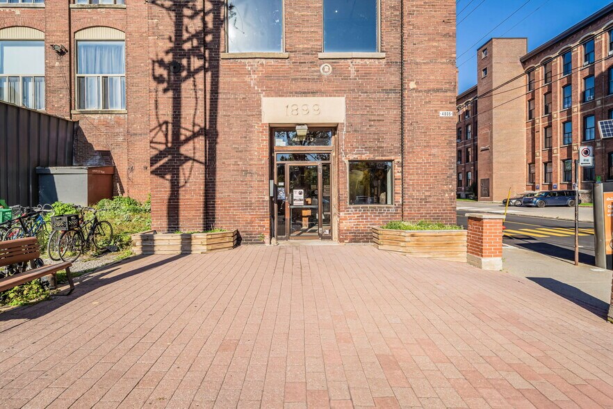 More Photos Of 4035 Rue Saint-Ambroise, Montréal Loft Creative Space For Lease