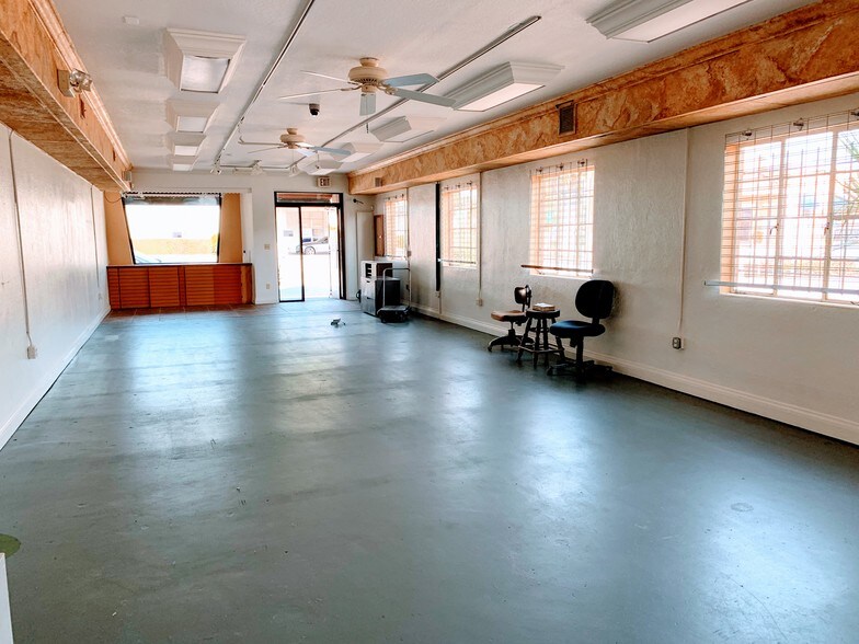 More Photos Of 1317-1319 Edgewater Dr, Orlando Storefront For Lease